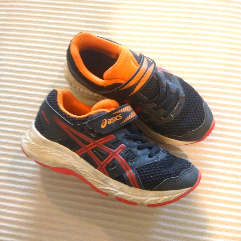 Asics running shoes. Boys size 1 ( orange and black)